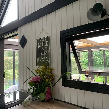 2 Private Tiny Houses On Beautiful Nature Plot, Private Parking * ランダーズ