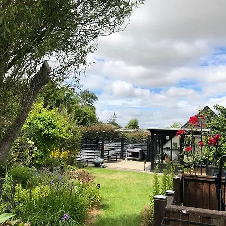 2 Private Tiny Houses On Beautiful Nature Plot, Private Parking ランダーズ