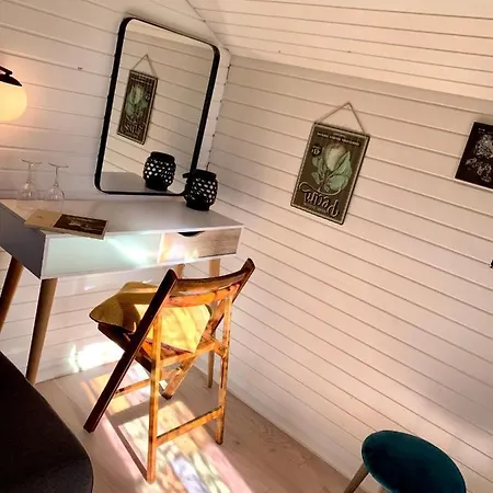 別荘 2 Private Tiny Houses On Beautiful Nature Plot, Private Parking *