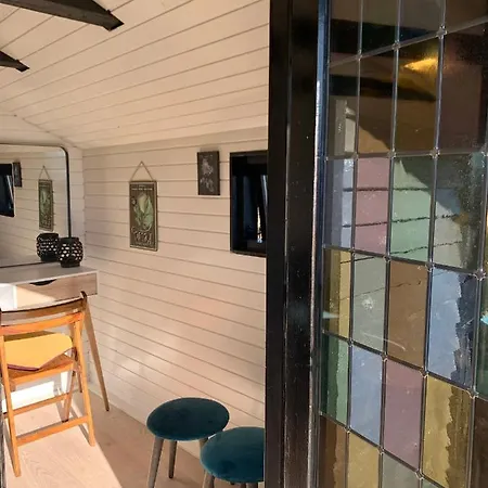 2 Private Tiny Houses On Beautiful Nature Plot, Private Parking *