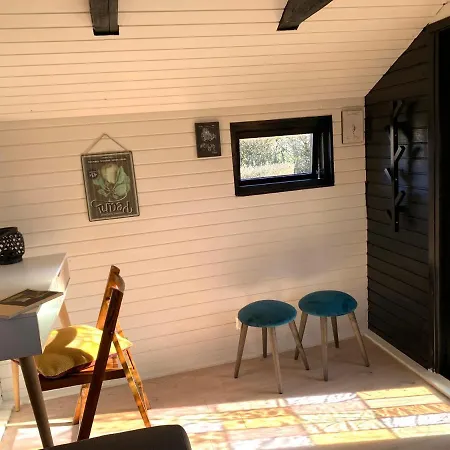 2 Private Tiny Houses On Beautiful Nature Plot, Private Parking