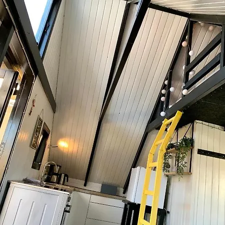 2 Private Tiny Houses On Beautiful Nature Plot, Private Parking ランダーズ