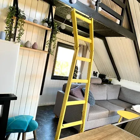 別荘 2 Private Tiny Houses On Beautiful Nature Plot, Private Parking ランダーズ