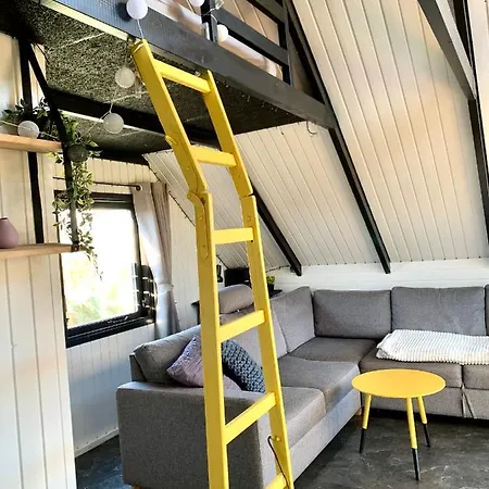 別荘 2 Private Tiny Houses On Beautiful Nature Plot, Private Parking ランダーズ