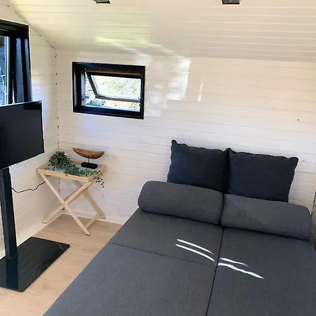 2 Private Tiny Houses On Beautiful Nature Plot, Private Parking *