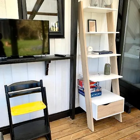 2 Private Tiny Houses On Beautiful Nature Plot, Private Parking *