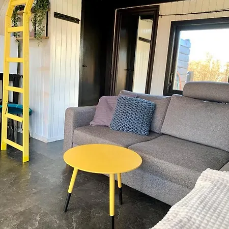 2 Private Tiny Houses On Beautiful Nature Plot, Private Parking *