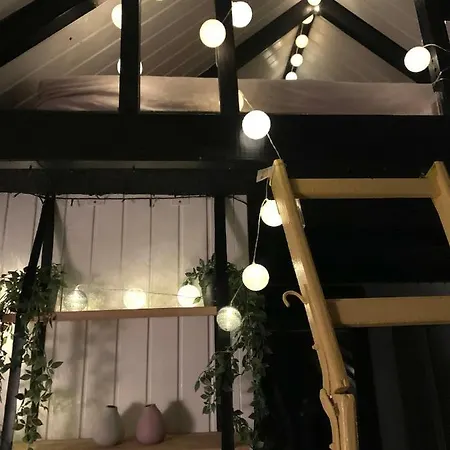 2 Private Tiny Houses On Beautiful Nature Plot, Private Parking ランダーズ